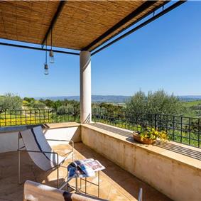 4 bedroom villa with pool near Noto, sleeps 8